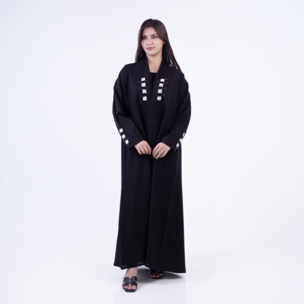 عبايه رسميه علا فصوص في الصدر واليدات رسميه